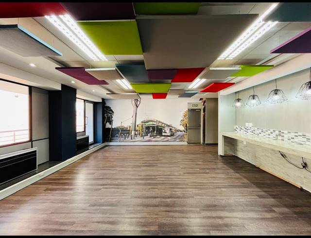 1,663M² OFFICE FOR SALE IN HALFWAY HOUSE